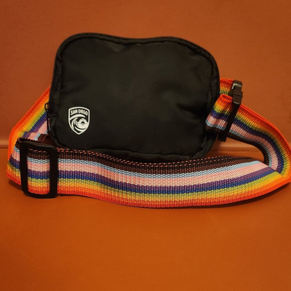 San Diego Wave Belt Bag